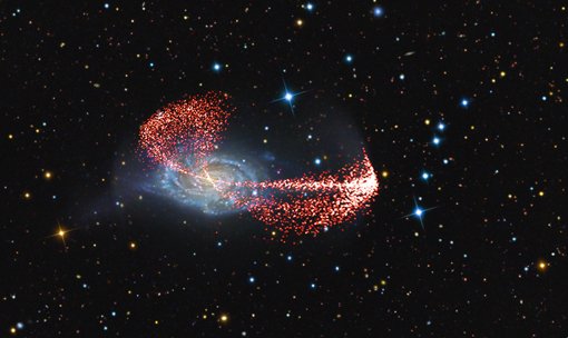 Abbildung 5: Eine der bei der Durchmusterung untersuchten Galaxien, NGC 4651, weist eine bemerkenswerte regenschirmartige Struktur auf. Dabei handelt es sich um Sternströme: um die Überreste einer kleineren Satellitengalaxie, die NGC 4651 angezogen und zerrissen hat. NGC 4651 ist 35 Millionen Lichtjahre von der Erde entfernt. Mit dieser Durchmusterung ist es erstmals gelungen, Spiralgalaxien, die sich kleinere Satellitengalaxien einverleiben, jenseits unserer »lokalen Gruppe« von Galaxien nachzuweisen.
