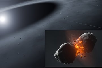 Künstlerische Darstellung einer Kollision zweier Planetesimale – also kleiner Himmelskörper – im jungen Planetensystem rund um den Stern Fomalhaut. Im Vordergrund prallen zwei dunkle, unregelmäßig geformte Objekte mit großer Wucht aufeinander. An der Aufprallstelle entstehen leuchtende, orangefarbene Risse und herausgeschleuderte Gesteinsbrocken. Im Hintergrund ist eine helle Sonne zu sehen, umgeben von einer staubigen Trümmerscheibe mit vielen kleinen Gesteinsbrocken. Die Szene zeigt ein dynamisches Stadium der Planetenentstehung, ähnlich wie es sich einst im frühen Sonnensystem abgespielt haben könnte.