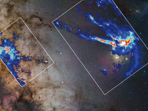 Abbildung 1: Zwei der von Kainulainen und Kollegen untersuchten Molekülwolken: Der Pfeifennebel (links) und die Rho-Ophiuchi-Dunkelwolke (rechts) vor dem Hintergrund der Milchstraße. Zu sehen ist eine normale Aufnahme der Region im sichtbaren Licht; die Kästen zeigen Karten der beiden Gaswolken, in denen sichtbar gemacht ist, in welchem Ausmaß das Licht dahinterliegender Sterne durch die Wolke abgeschwächt wird. Diese Karten bildeten die Grundlage der räumlichen Struktur der Wolken, aus denen die Astronomen ihr »Sternentstehungs-Rezept« erschlossen haben. Abbildung 1: Zwei der von Kainulainen und Kollegen untersuchten Molekülwolken: Der Pfeifennebel (links) und die Rho-Ophiuchi-Dunkelwolke (rechts) vor dem Hintergrund der Milchstraße. Zu sehen ist eine normale Aufnahme der Region im sichtbaren Licht; die Kästen zeigen Karten der beiden Gaswolken, in denen sichtbar gemacht ist, in welchem Ausmaß das Licht dahinterliegender Sterne durch die Wolke abgeschwächt wird. Diese Karten bildeten die Grundlage der räumlichen Struktur der Wolken, aus denen die Astronomen ihr »Sternentstehungs-Rezept« erschlossen haben.